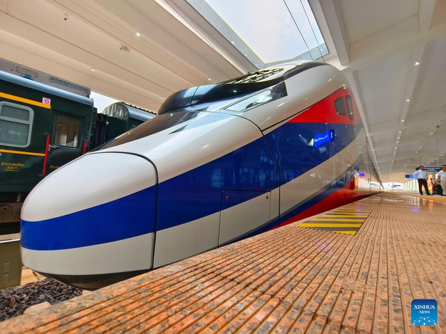 Đường sắt xuyên biên giới Trung - Lào dài 1.000 km chạy chuyến đầu tiên - Ảnh 1.