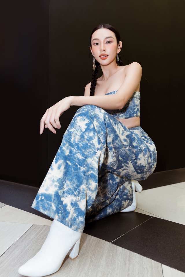 Hoa hậu Thùy Tiên: Thái độ là thứ quan trọng nhất trong showbiz - Ảnh 2.