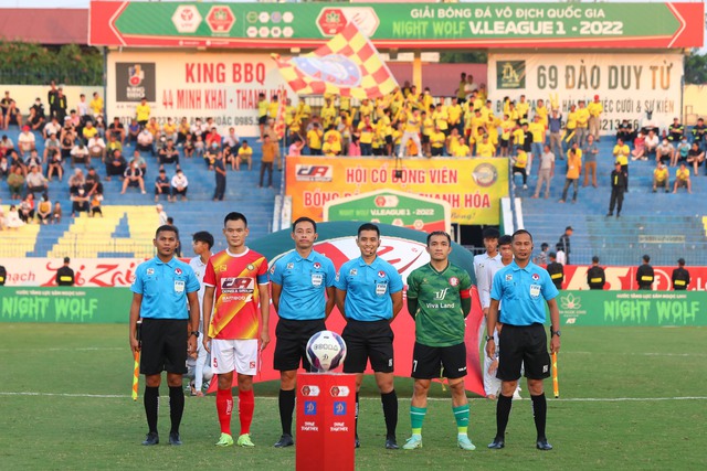 Danh tính 2 trọng tài Malaysia điều hành các trận đấu có đội TP.HCM và Khánh Hòa - Ảnh 2.