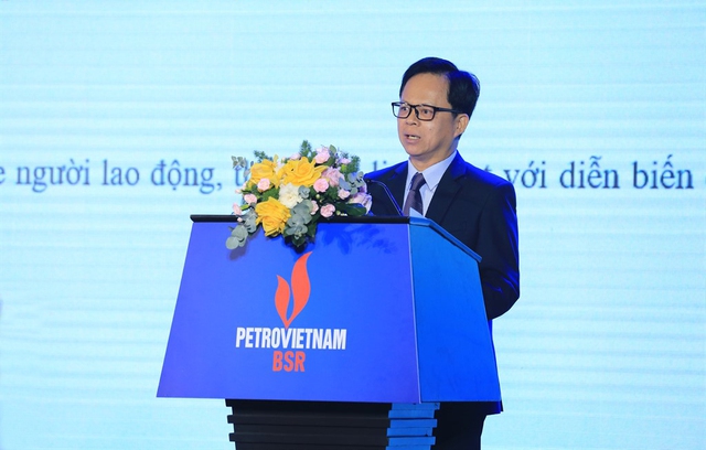 Chủ tịch HĐQT Nguyễn Văn Hội báo cáo hoạt động của Hội đồng quản trị và từng thành viên Hội đồng quản trị năm 2022 và phương hướng nhiệm vụ năm 2023