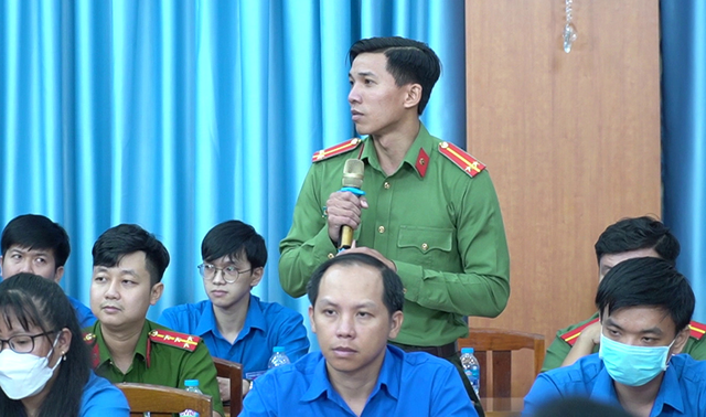 Chủ tịch tỉnh An Giang đối thoại với thanh niên về công tác chuyển đổi số - Ảnh 3.