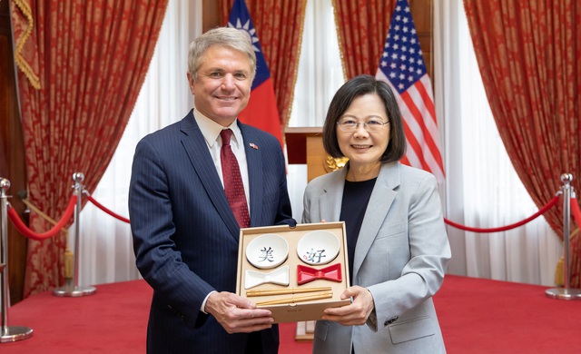 Trung Quốc có động thái đáp trả nghị sĩ Mỹ cấp cao thăm Đài Loan - Ảnh 1.