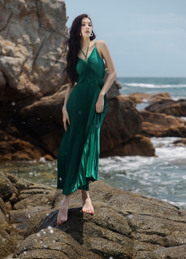 Váy maxi đi biển lấy cảm hứng từ đại dương bao la - Ảnh 10.