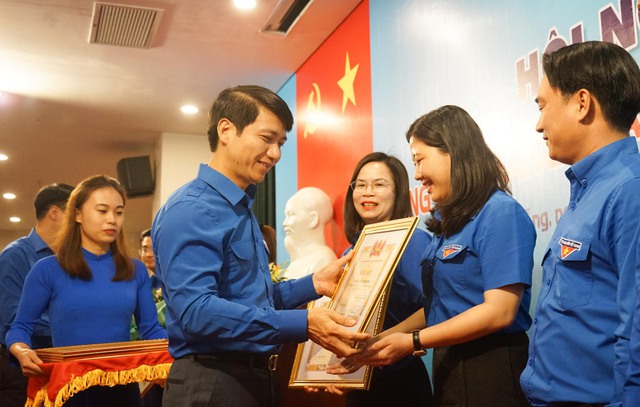 Báo Thanh Niên nhận bằng khen T.Ư Đoàn có thành tích xuất sắc trong Tháng Thanh niên - Ảnh 5.