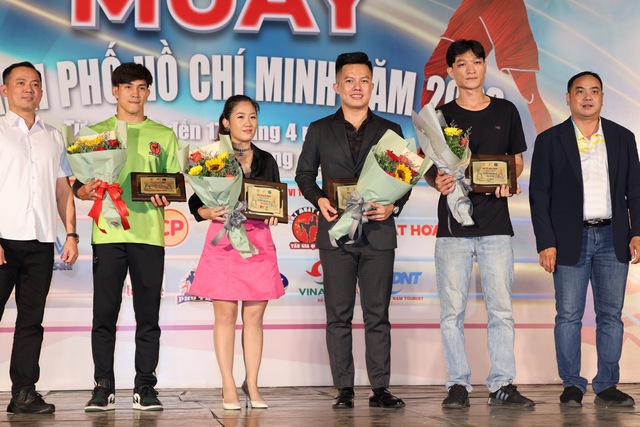 Nguyễn Trần Duy Nhất gây ấn tượng với ngày khai mạc giải Muay vô địch TP.HCM - Ảnh 1.