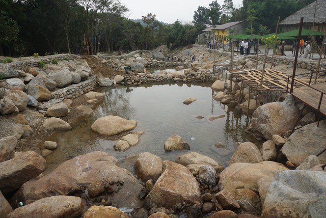 Đà Nẵng: 'Bê tông hóa' sông Luông Đông có thêm khu du lịch bị xử phạt  - Ảnh 1.