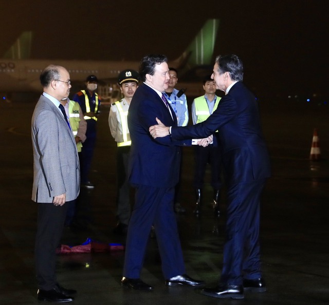 Ngoại trưởng Mỹ Antony Blinken đến Hà Nội, bắt đầu chuyến thăm Việt Nam - Ảnh 4.