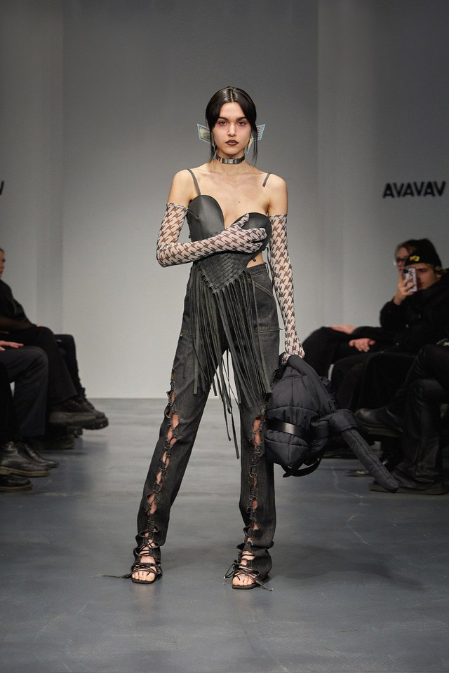 Avavav Thu Đông 2023 theo đuổi thời trang bền vững với những thiết kế độc đáo - Ảnh 4.