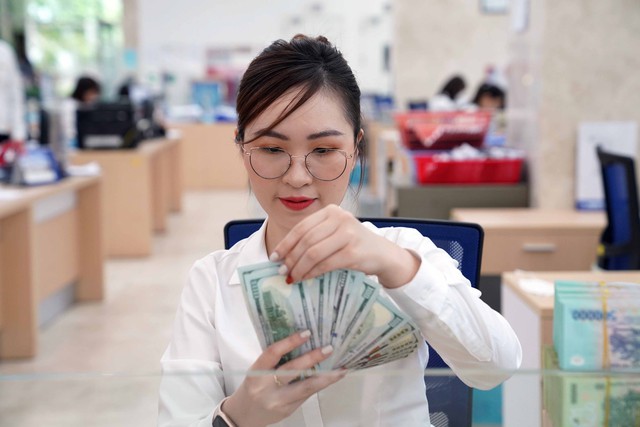 Giá USD hôm nay 15.4.2023: Thị trường tự do xuống thấp - Ảnh 1.