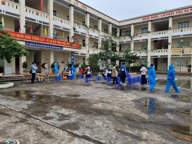 Quảng Ninh: Liên tiếp phát hiện ổ dịch Covid-19 trong trường học  - Ảnh 2.