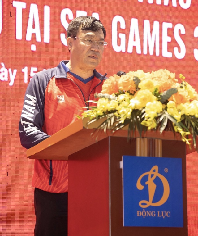 Trưởng đoàn thể thao Việt Nam Đặng Hà Việt nói gì về trái bóng được SEA Games 32 chọn? - Ảnh 1.