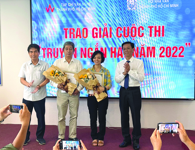 Nhà văn Cao Chiến và Lệ Hằng nhận giải thưởng Truyện ngắn hay 2022  - Ảnh 1.