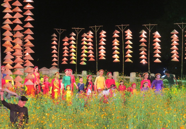 Lần đầu tiên có chương trình Tri ân dòng Hương trong Festival nghề truyền thống Huế 2023 - Ảnh 3.