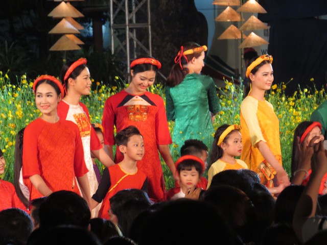 Lần đầu tiên có chương trình Tri ân dòng Hương trong Festival nghề truyền thống Huế 2023 - Ảnh 2.