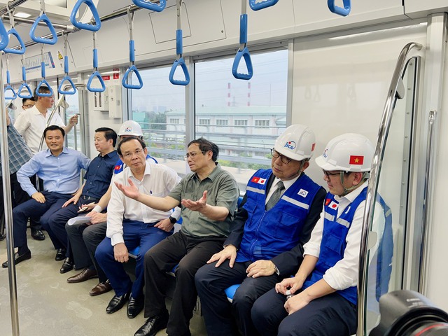 Thủ tướng đi thử nghiệm tàu metro Bến Thành - Suối Tiên - Ảnh 4.