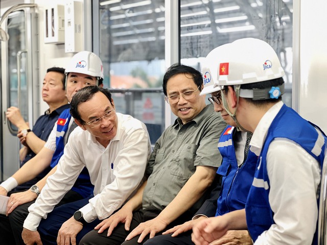 Thủ tướng đi thử nghiệm tàu metro Bến Thành - Suối Tiên - Ảnh 6.