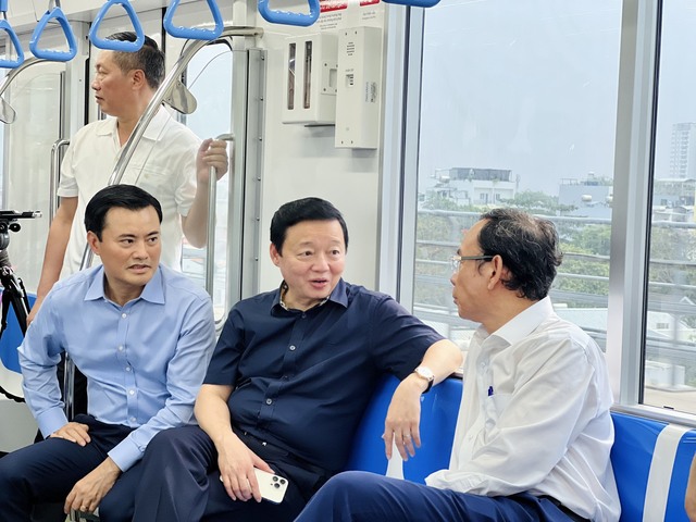Thủ tướng đi thử nghiệm tàu metro Bến Thành - Suối Tiên - Ảnh 7.