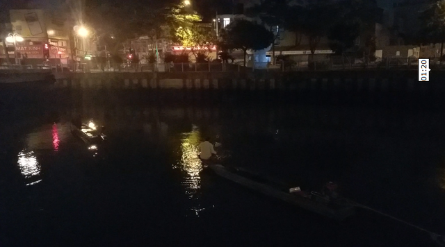 Đánh bắt cá kiểu &quot;tận diệt&quot; tại kênh Nhiêu Lộc - Thị Nghè TP.HCM - Ảnh 6.