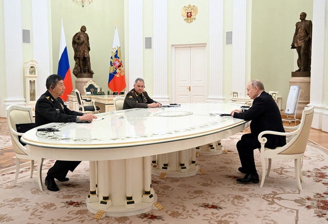 Tổng thống Nga Vladimir Putin tiếp Bộ trưởng Quốc phòng Trung Quốc - Ảnh 2.