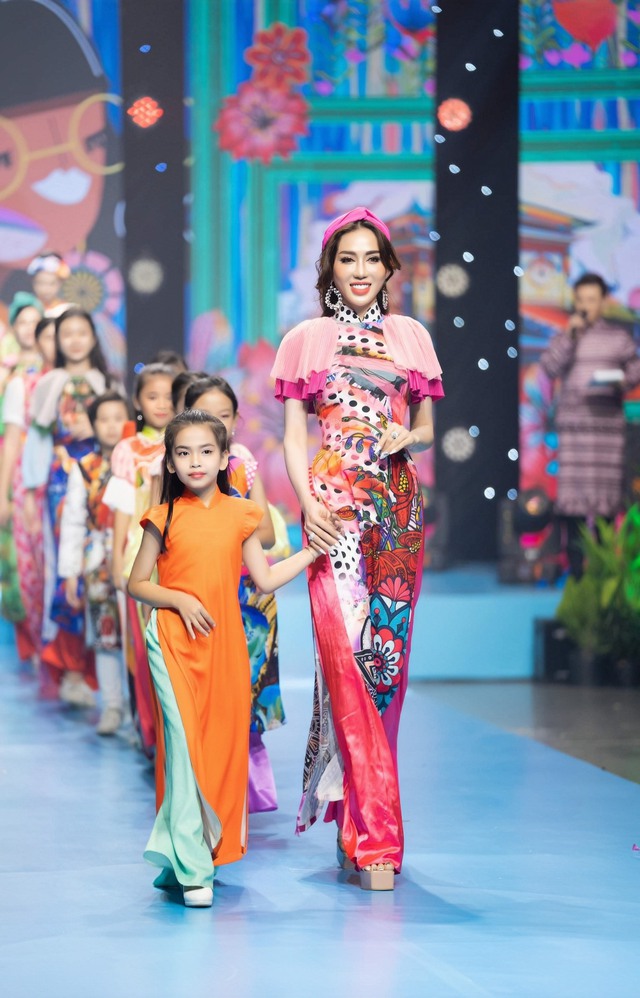 Tân Hoa hậu Doanh nhân Đông Nam Á U40 tự tin đọ sắc với nàng hậu 2K - Ảnh 1.