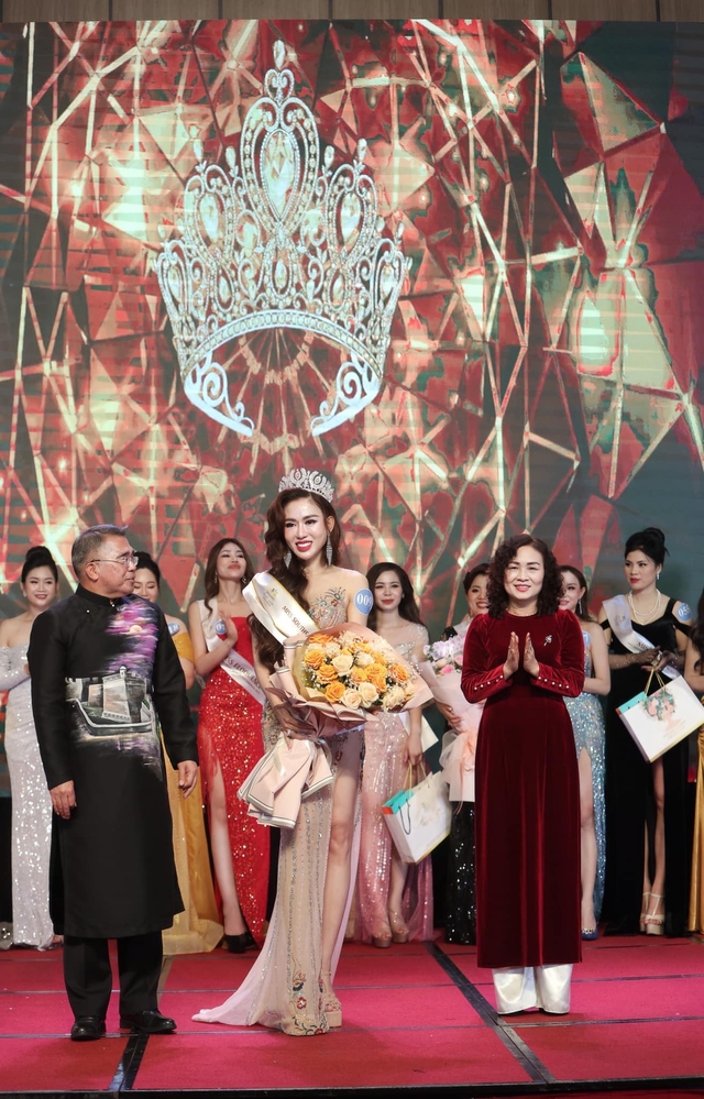 Tân Hoa hậu Doanh nhân Đông Nam Á U40 tự tin đọ sắc với nàng hậu 2K - Ảnh 11.