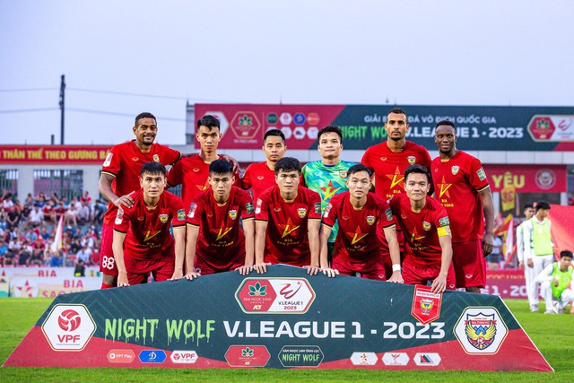 CLB Bình Dương rơi xuống cuối bảng V-League 2023 sau trận thua đậm  - Ảnh 1.
