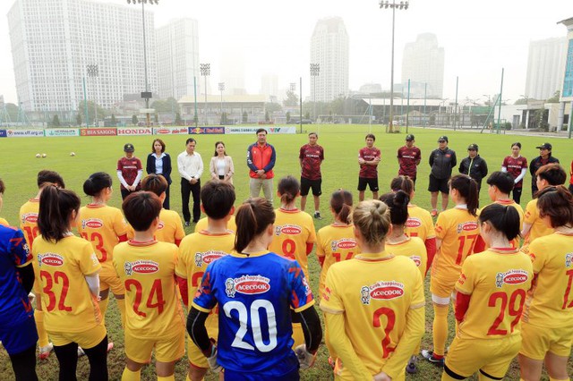 Tổng cục TDTT gặp mặt đội tuyển nữ Việt Nam trước ngày lên đường sang Nhật Bản - Ảnh 2.