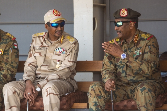 Hai tướng lĩnh hàng đầu tranh giành quyền lực, xung đột bùng nổ ở Sudan - Ảnh 1.