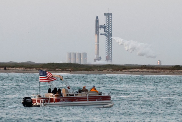 SpaceX hoãn phóng siêu tên lửa vào giờ chót - Ảnh 2.