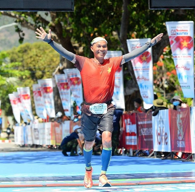 Trở thành vận động viên marathon sau 31 lần hóa xạ trị ung thư máu - Ảnh 1.