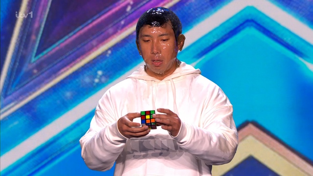 Thí sinh Britain's Got Talent gây sốc với màn 'tự thiêu' giải rubik - Ảnh 4.