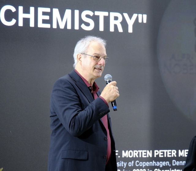 Chủ nhân Nobel Hóa học 2022: ‘Tôi vừa học, vừa làm cùng một lúc 7 công việc’ - Ảnh 3.