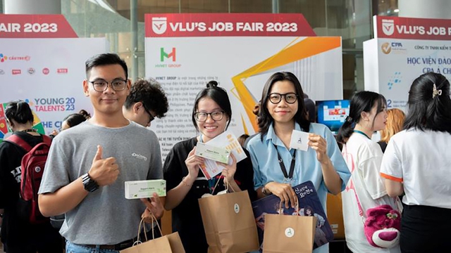 HVNet Group đồng hành ngày hội việc làm 'VLU's Job Fair 2023' tại ĐH Văn Lang TP.HCM - Ảnh 5.