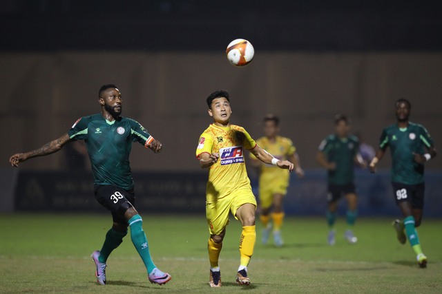 V-League 2023: Đè bẹp đội TP.HCM, CLB Thanh Hóa hiên ngang chiếm ngôi đầu bảng - Ảnh 2.