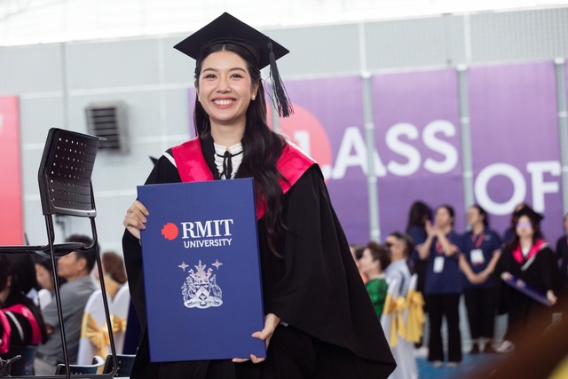 Á hậu Thúy Vân tốt nghiệp Trường Đại học RMIT ở tuổi 30 - Ảnh 2.