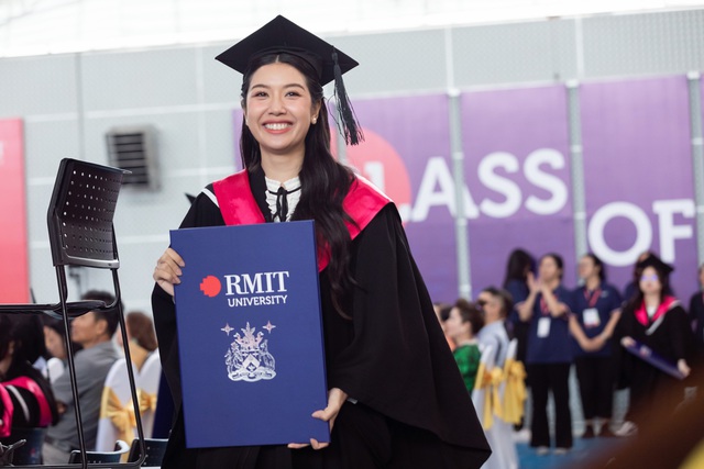 Á hậu Thúy Vân tốt nghiệp Trường Đại học RMIT ở tuổi 30 - Ảnh 2.