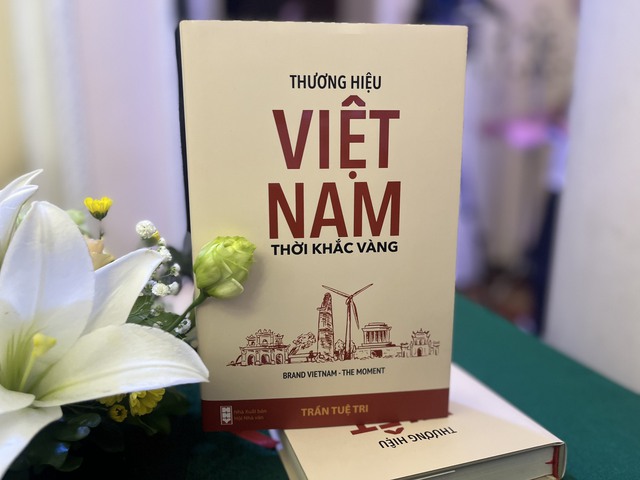 Giới thiệu cuốn sách ' Thương hiệu Việt Nam - thời khắc vàng' - Ảnh 1.