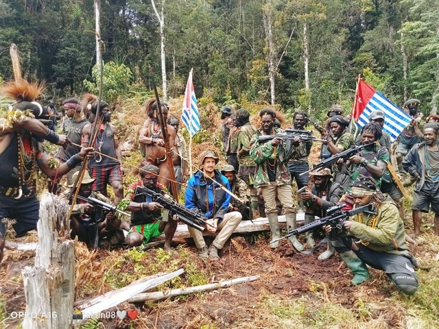 Quân nổi dậy Indonesia khiến 9 binh sĩ thiệt mạng trong chiến dịch giải cứu phi công - Ảnh 1.