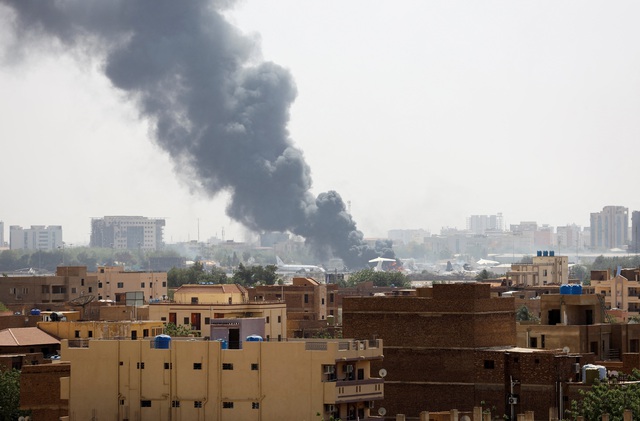 Giao tranh tiếp diễn ở Sudan, gần 200 người chết - Ảnh 1.