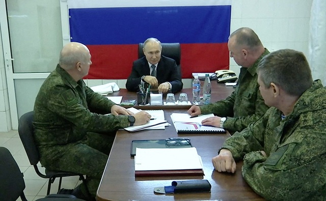 Tổng thống Putin đến Kherson, Luhansk - Ảnh 3.