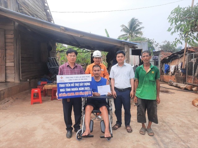 Công ty Điện lực Đắk Nông khởi công xây dựng nhà tình nghĩa cho hộ nghèo - Ảnh 2.