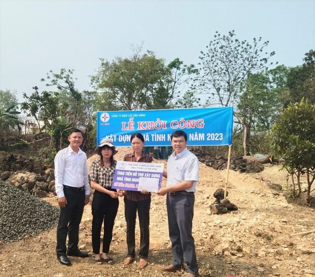 Công ty Điện lực Đắk Nông khởi công xây dựng nhà tình nghĩa cho hộ nghèo - Ảnh 3.