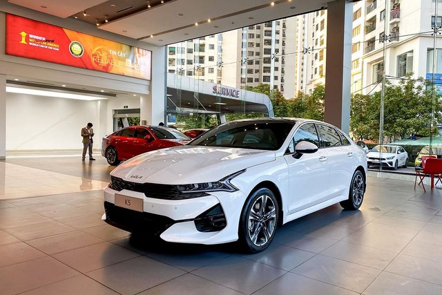 Sedan hạng D: Không nhiều biến số, Toyota Camry vẫn áp đảo - Ảnh 3.