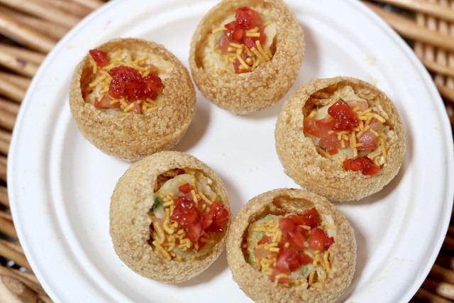 Độc đáo bánh Pani Puri của Ấn Độ xuất hiện ở TP.HCM: Vị thanh mát, lạ miệng - Ảnh 5.