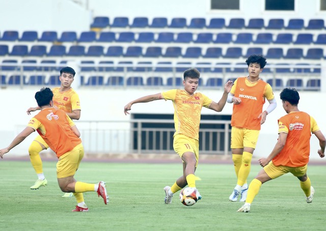 U.22 Việt Nam miệt mài chạy đua cho SEA Games 32 - Ảnh 12.