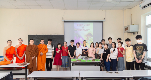 Sinh viên Lào đón Tết Bunpimay trên đất Việt: 'Hạnh phúc như ở quê nhà'   - Ảnh 5.