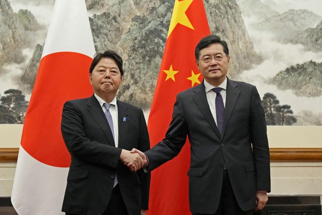 Ngoại trưởng Nhật Bản kêu gọi Trung Quốc thả công dân - Ảnh 1.