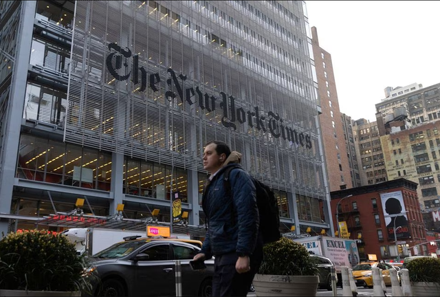 Báo The New York Times mất dấu tích 'chính chủ' trên tài khoản Twitter - Ảnh 1.