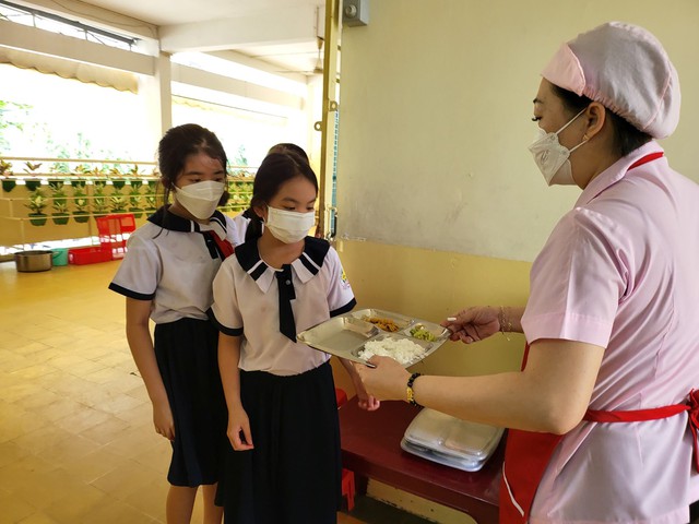 Học sinh lên tiếng về nhà vệ sinh và bữa ăn bán trú - Ảnh 2. Học sinh lên tiếng về nhà vệ sinh và bữa ăn bán trú - Ảnh 2.