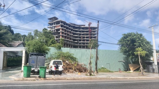 Yêu cầu xử lý dứt điểm khách sạn 12 tầng xây dựng trái phép tại Phú Quốc - Ảnh 1.